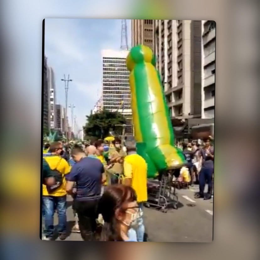 Objeto inflável gigante estava presente na manifestação na Avenida Paulista