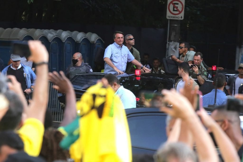 Recuo de Bolsonaro mostra fraqueza, mas ataques voltarão, avaliam