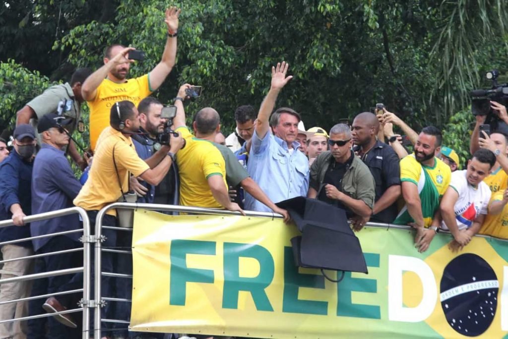 O presidente Jair Bolsonaro (Sem Partido), durante discurso para apoiadores na manifestação contra o STF na Avenida Paulista 4