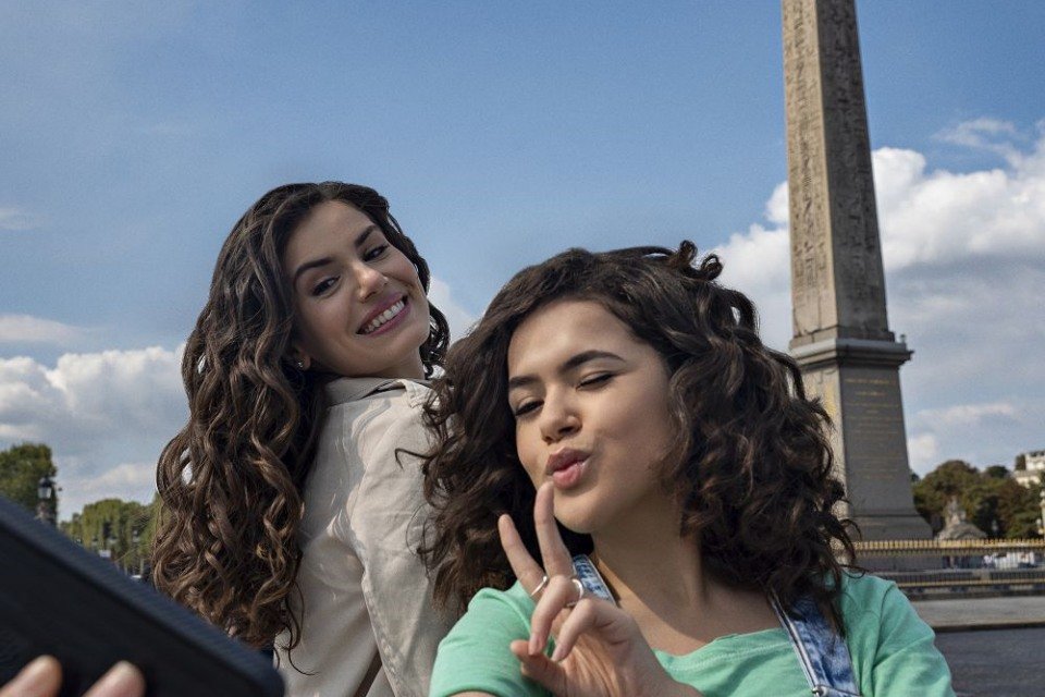 Maisa e Camila Queiroz