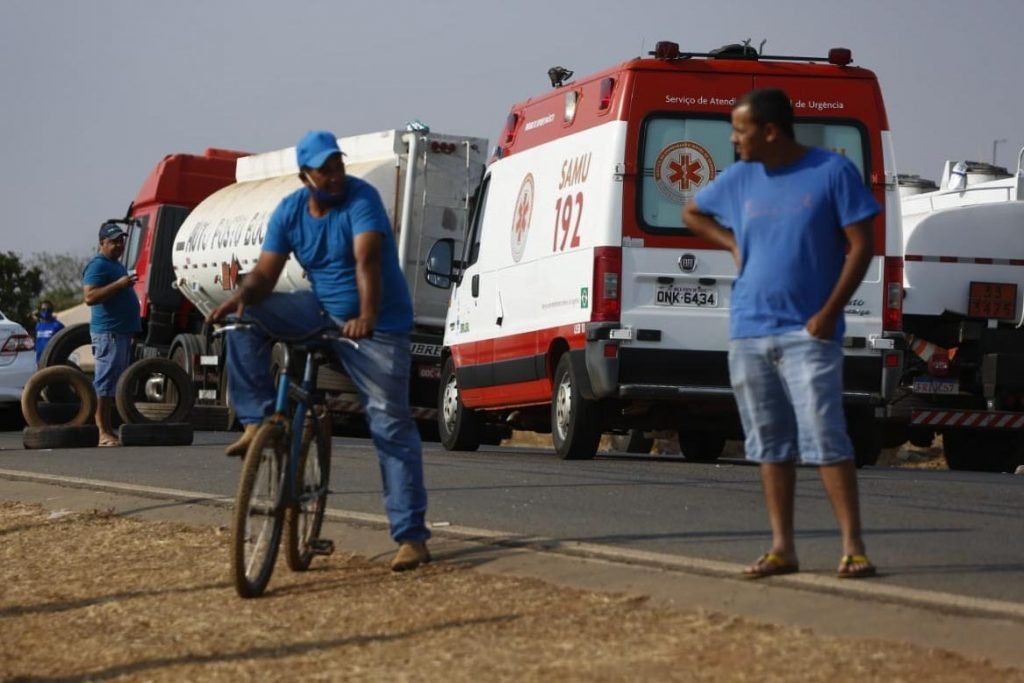 Bloqueio de caminhoneiros em Goiás, na GO-020