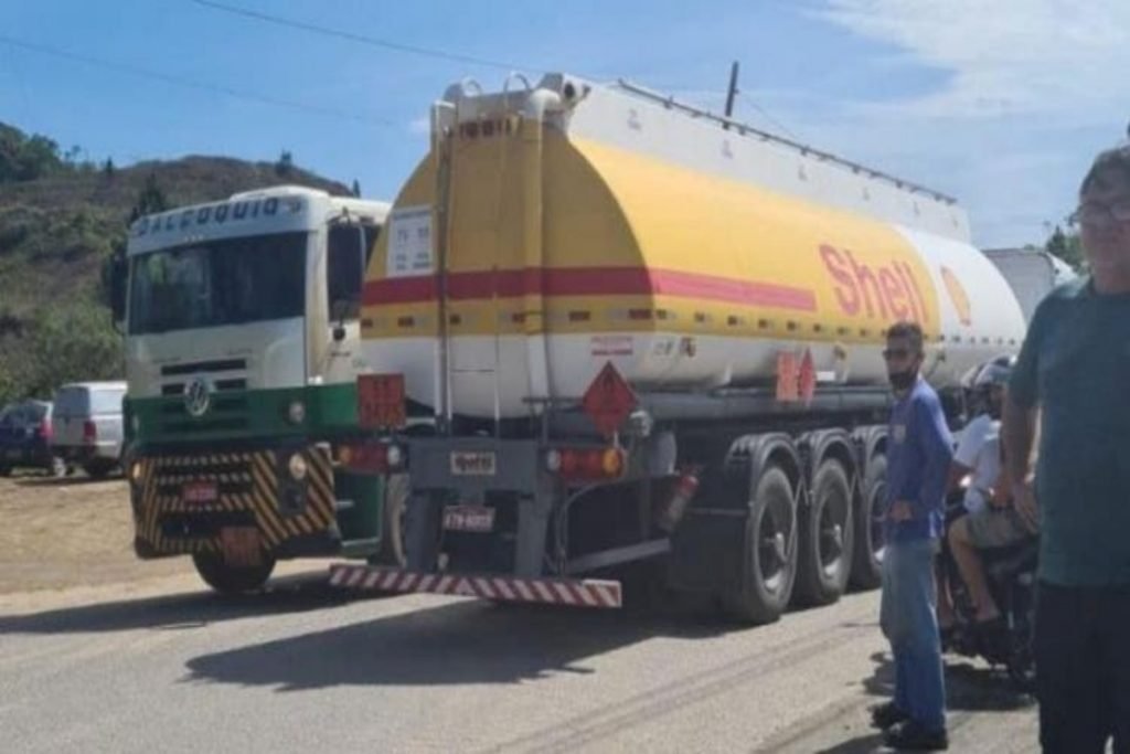 caminhão de combustível