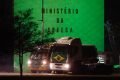 Caminhoneiros e apoiadores do governo acampanados na Esplanada dos Ministérios começam retirar as carretas estacionadas em frente ao gramado do Congresso Nacional 6