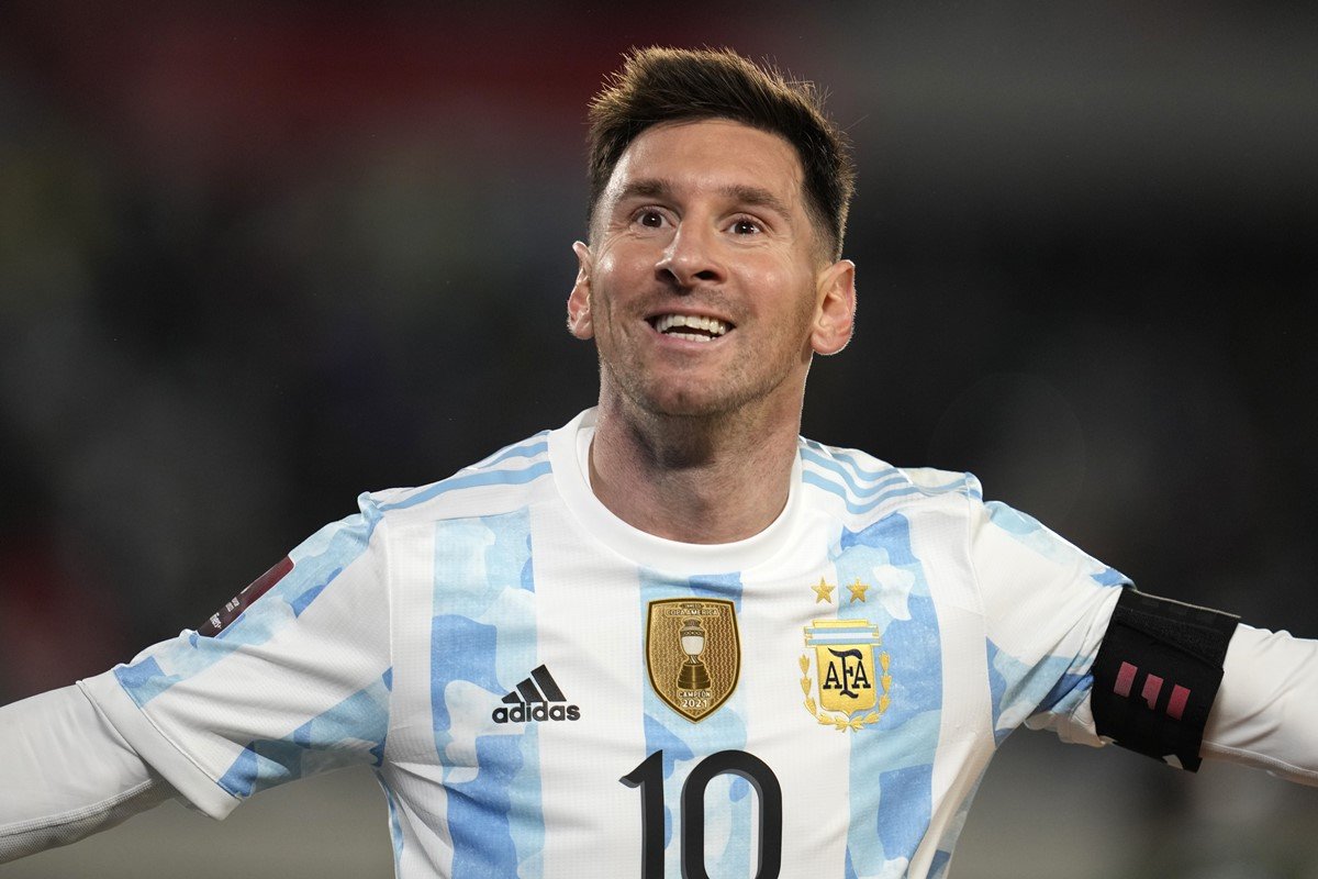 Com hattrick, Messi soma 79 gols pela Argentina e ultrapassa Pelé
