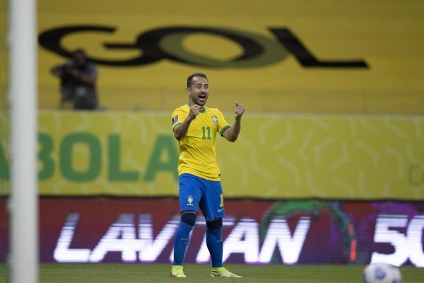 Brasil bate o Peru por 2 x 0 e engata 8ª vitória nas Eliminatórias