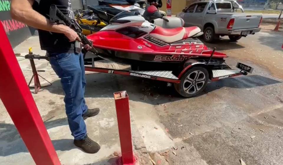 Carros de luxo, jet-ski e R$ 8 milhões: Polícia faz operação contra  influencer do 'Jogo do Tigrinho'; veja fotos - BNLData