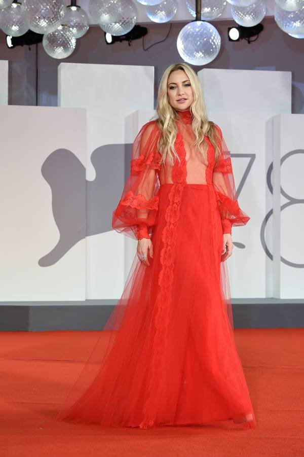 Kate Hudson, de Valentino, no Festival de Veneza 2021