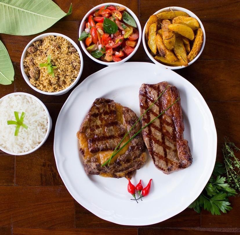 Carne com acompanhamentos