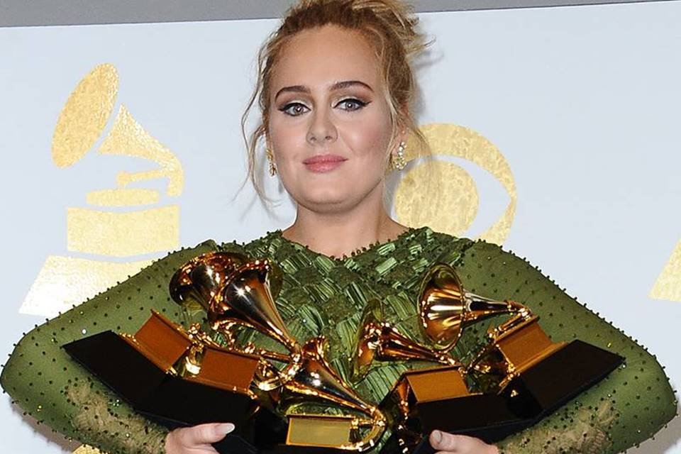 Adele é processada por plágio da música 'Mulheres', sucesso