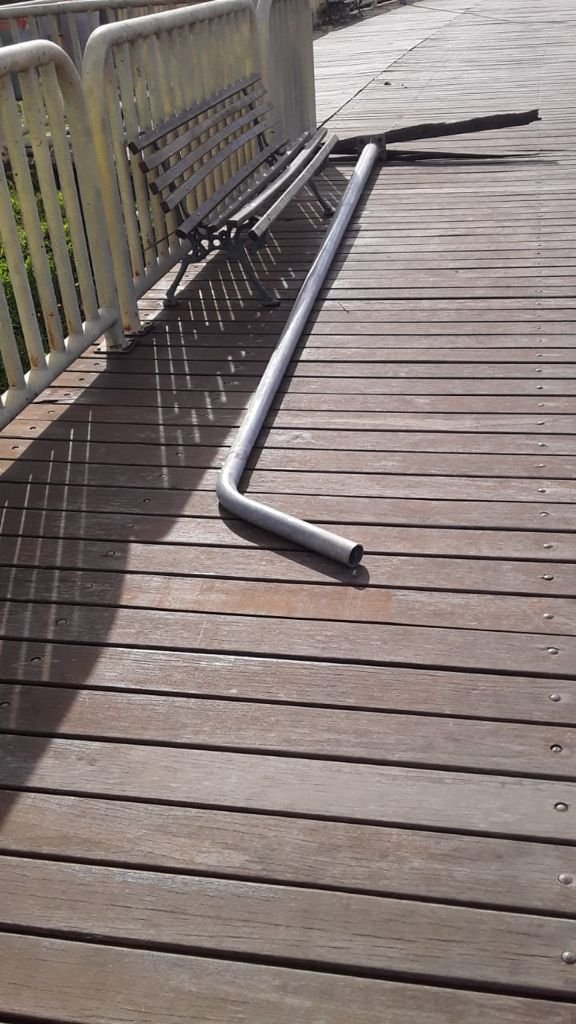 Roubo de lâmpadas no Deck Sul