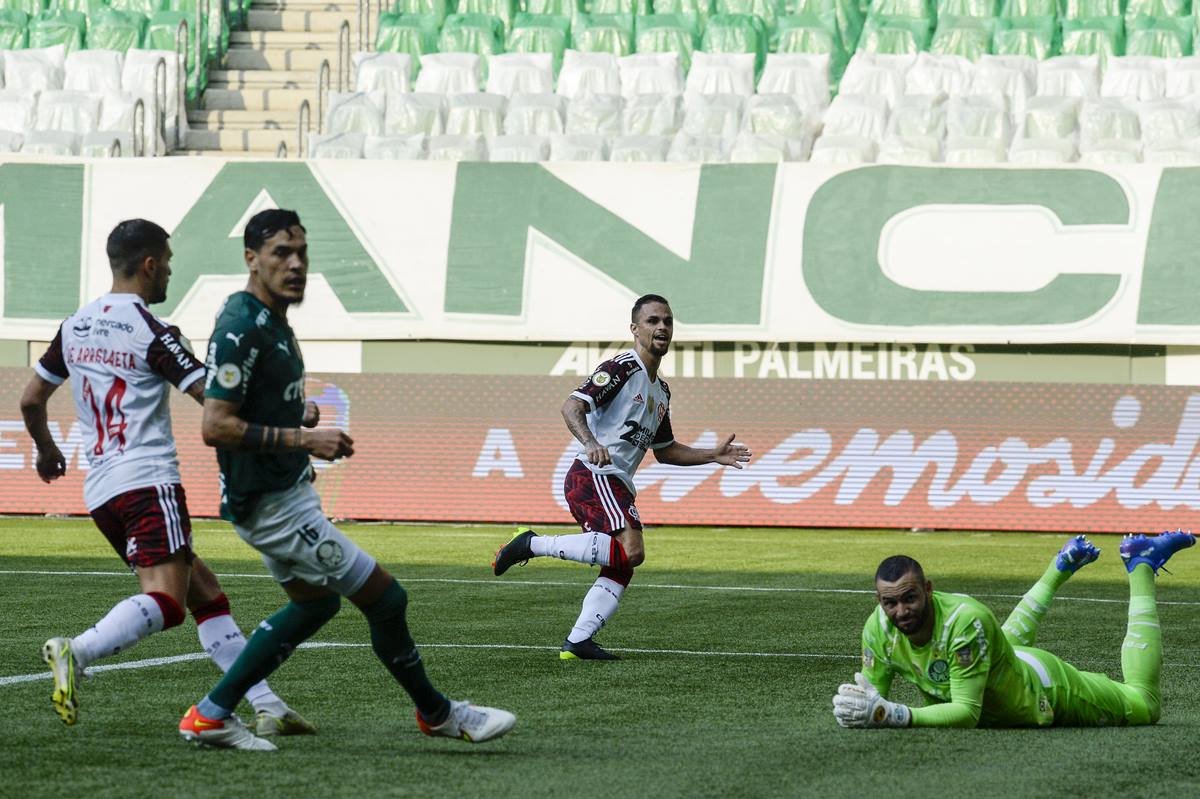 Flamengo e Palmeiras fazem bom jogo no Maracanã, mas empatam sem