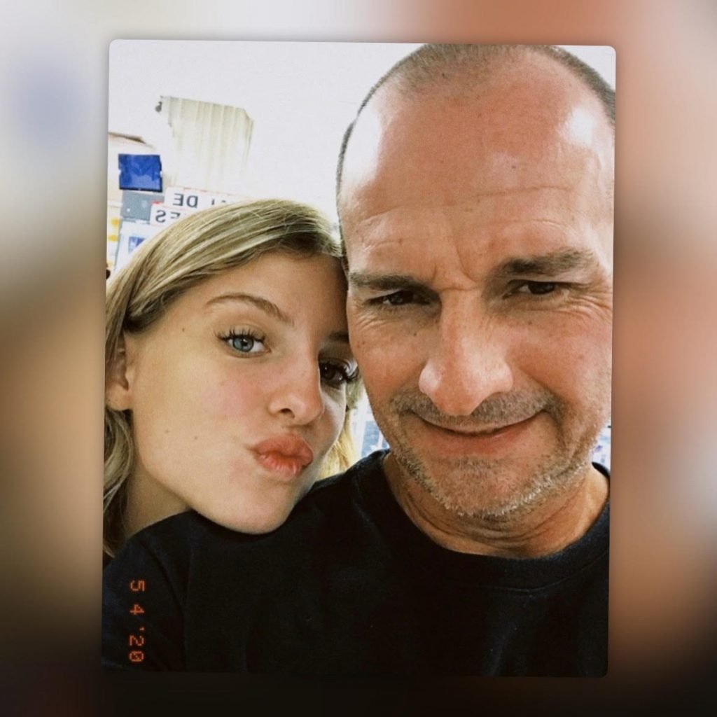 Maria Alice Morett com o pai, o empresário Leonardo de Andrade, que estava desaparecido em Angra dos Reis