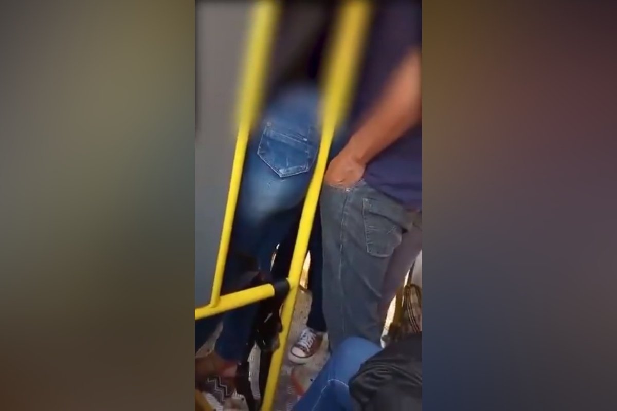 Vídeo: homem é flagrado se masturbando em ônibus de Campo Grande