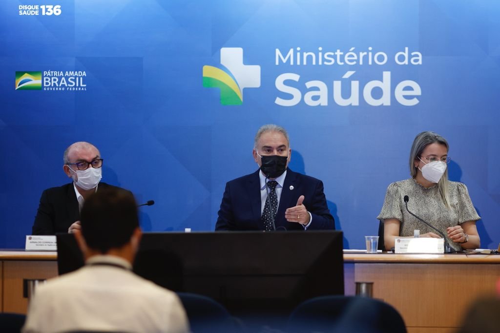 Ministro Marcelo Queiroga fala da suspensao da vacina contra Covid da empresa Pfizer para adolescentes, em coletiva de imprensa no Ministério da Saúde