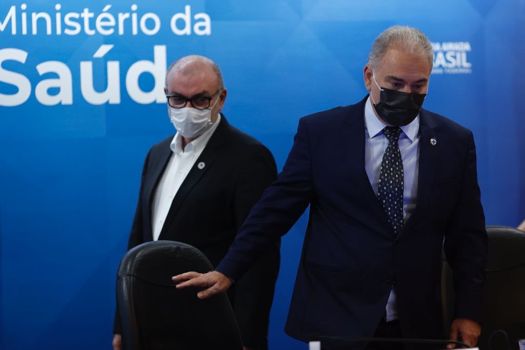 Ministro Marcelo Queiroga fala da suspensao da vacina contra Covid da empresa Pfizer para adolescentes, em coletiva de imprensa no Ministério da Saúde