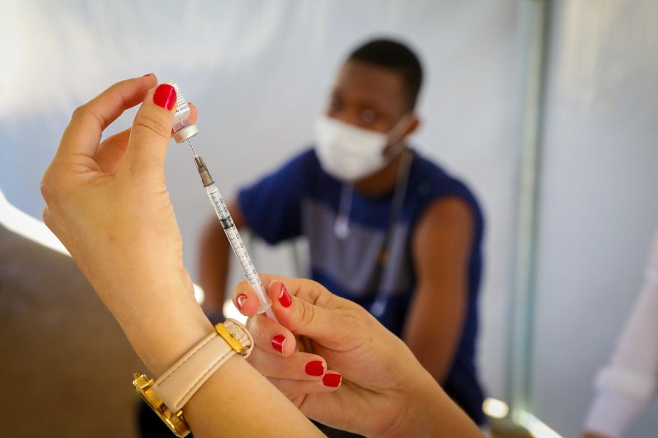 vacinação covid-19 brasília adolescentes