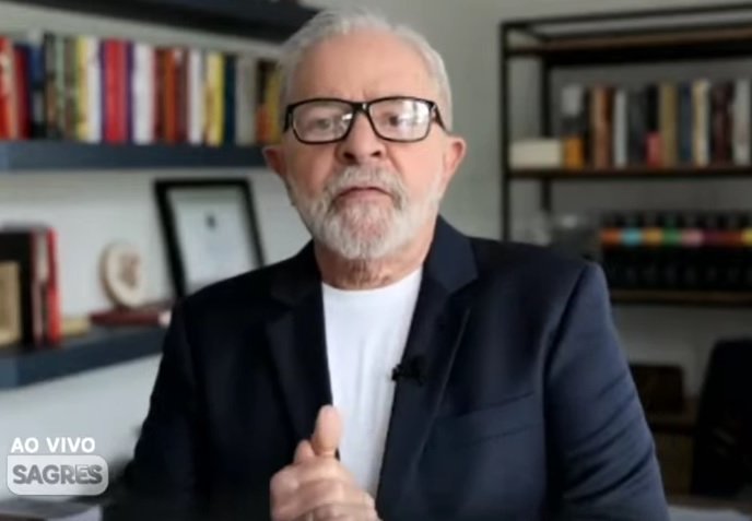Ex-presidente Lula dá entrevista à Rádio Sagres, em Goiás