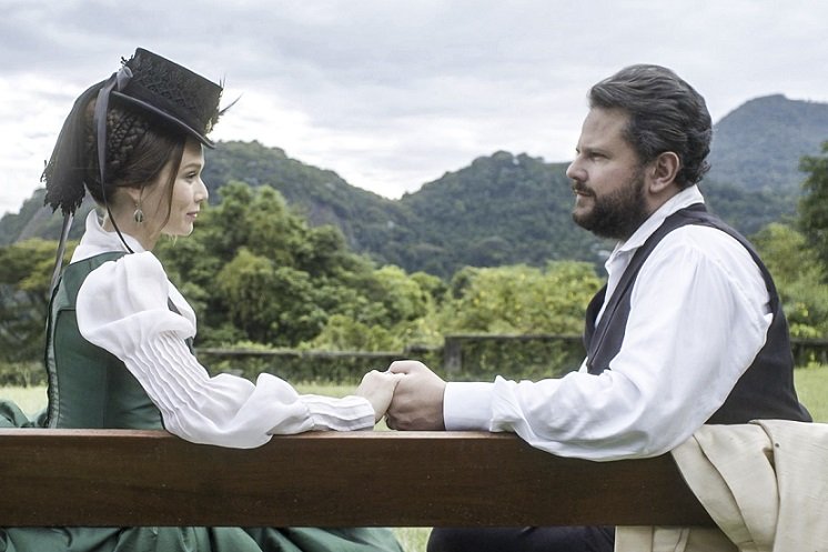 Luísa (Mariana Ximenes) e Pedro (Selton Mello) em Nos Tempos do Imperador