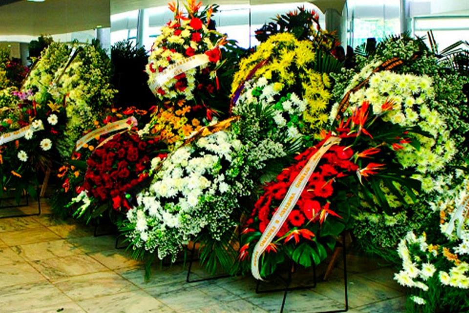 STJ vai comprar coroas de flores fúnebres "antecipadas" para autoridades