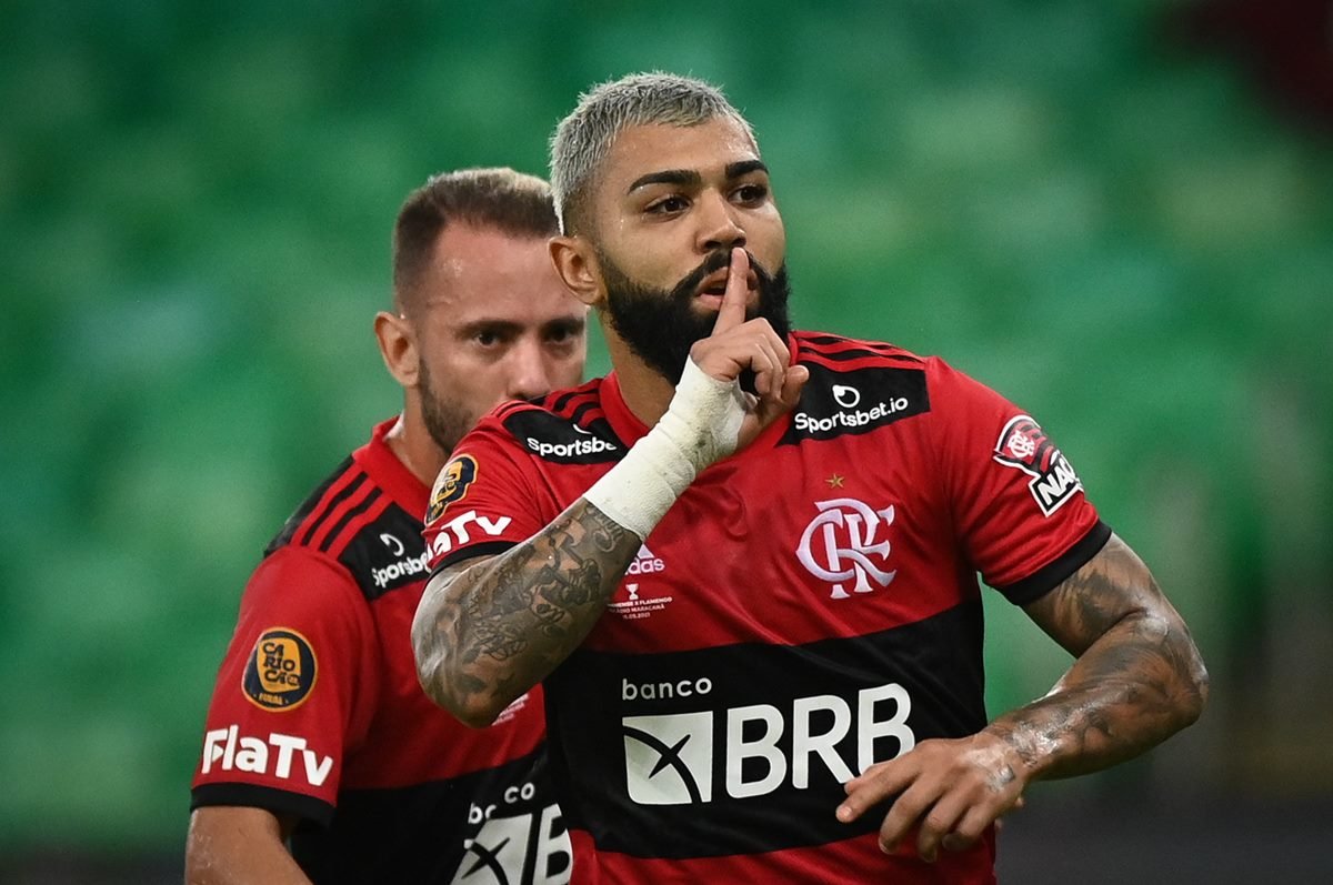 Ídolo em campo, grosseria fora: Gabigol tem histórico de destratar fãs