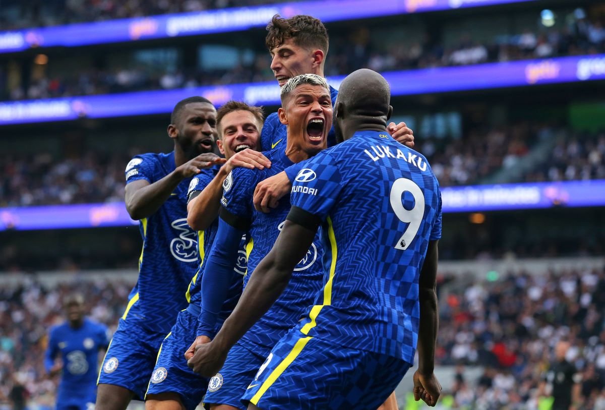 Em jogo com 9 gols, Manchester City vence o Leicester e segue na