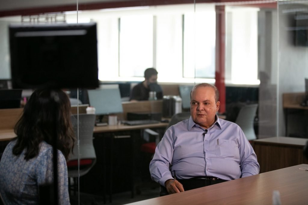 Governador Ibaneis Rocha visita a redação do Metrópoles
