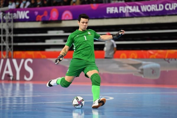 Pela terceira vez consecutiva, Ferrão é eleito o melhor jogador de futsal  do mundo; Guitta é o melhor goleiro - Massa News