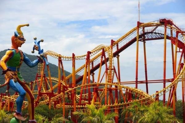 Beto Carrero World - Desafie seus medos e enfrente o Portal da Escuridão!  Uma atração interativa, que leva o público a conhecer seus próprios  limites. 󾌻 #sónobetocarrero