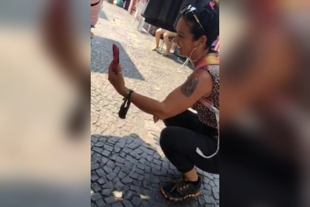 Bolsonarista xinga e ofende vendedoras de camisetas no Rio de Janeiro