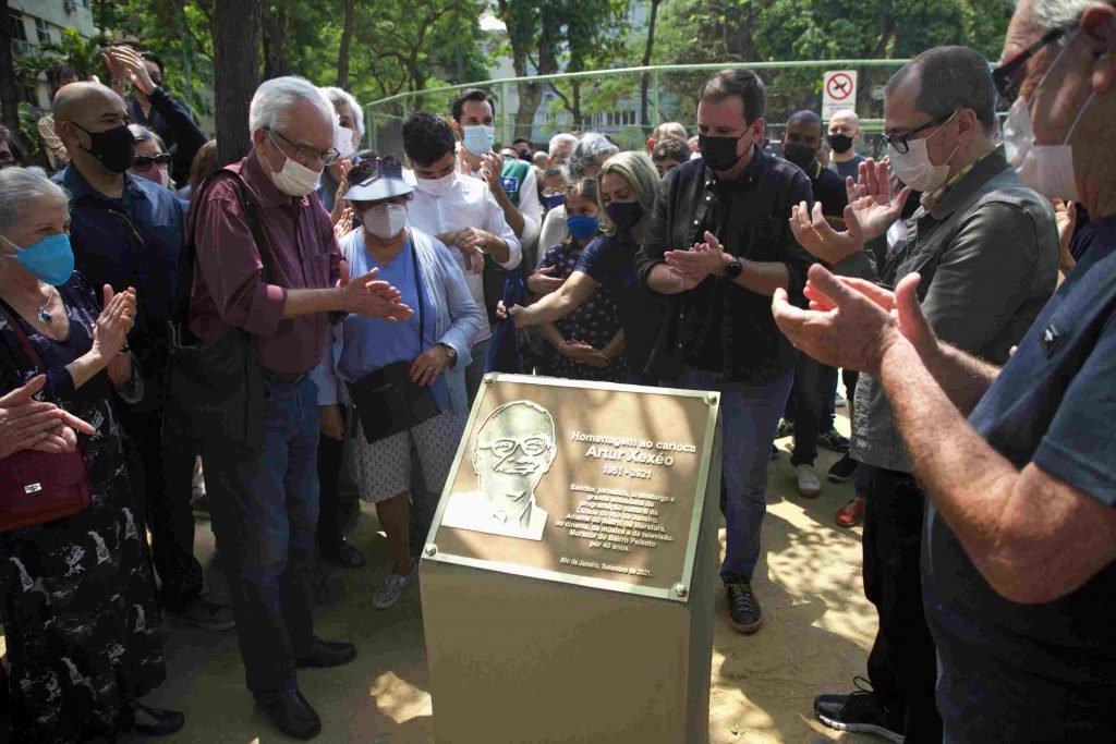 Prefeitura do Rio homenageia o jornalista Arthur Xexéo em Praça de Copacabana