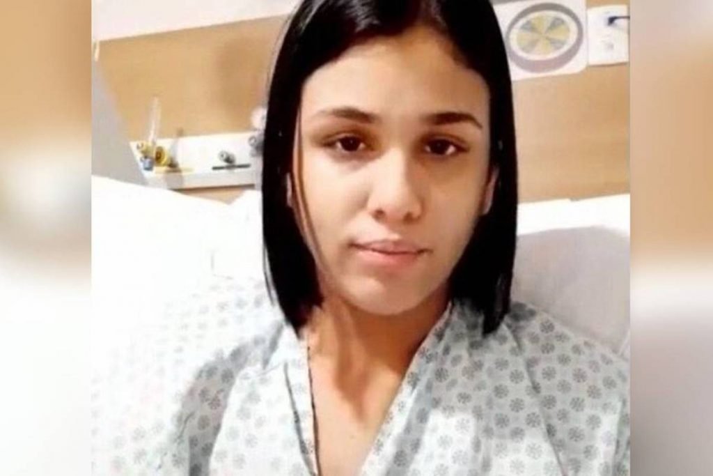 Rosto de mulher internada
