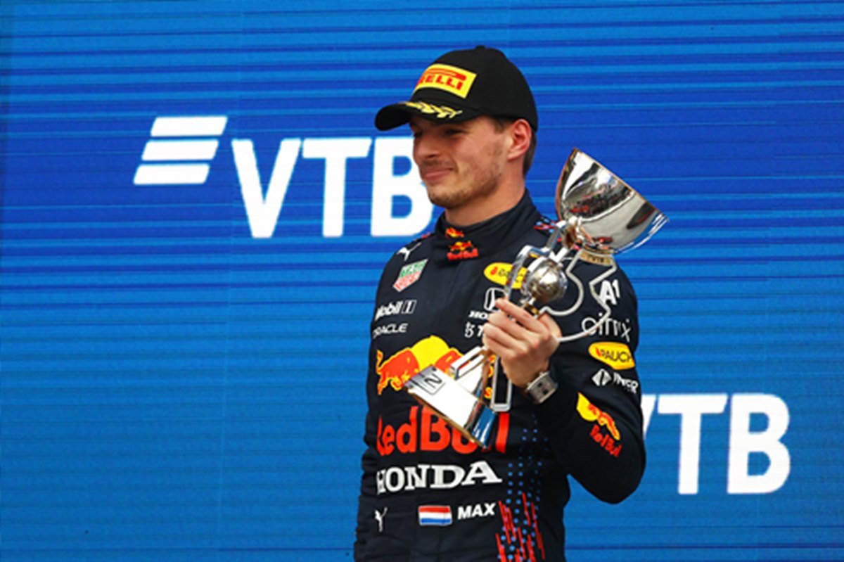 Max Verstappen supera Hamilton e é campeão mundial de F-1 de 2021 - Jat  Veículos