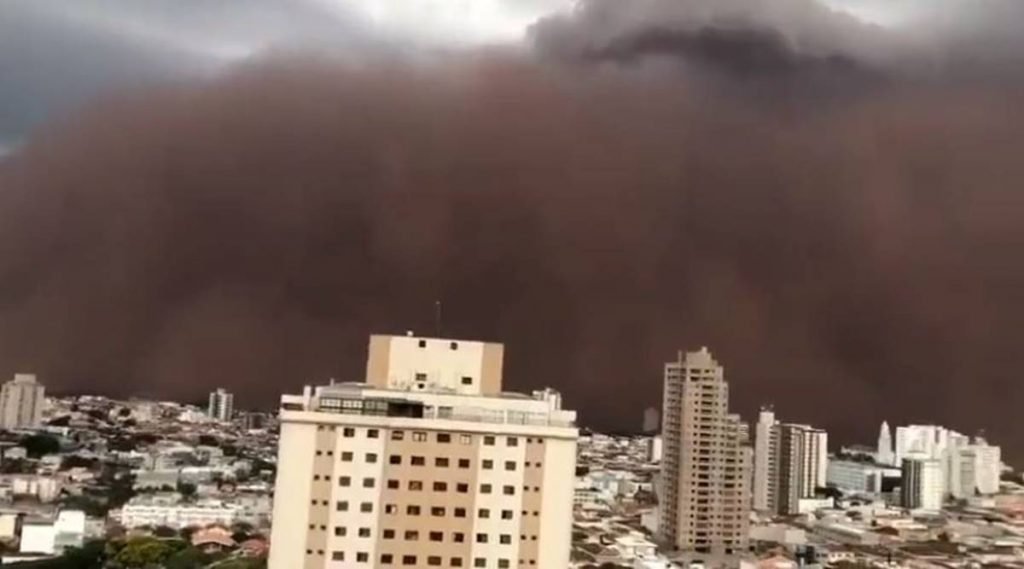 Nuvem de areia em Franca SP