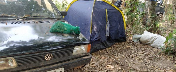 Homem é encontrado fugindo da polícia em acampamento com 150 peixes