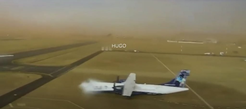 Nuvem de poeira balançou avião em Ribeirão Preto, no interior de São Paulo
