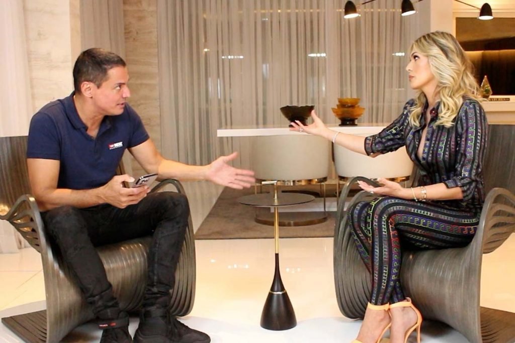 Leo Dias entrevista Livia Andrade
