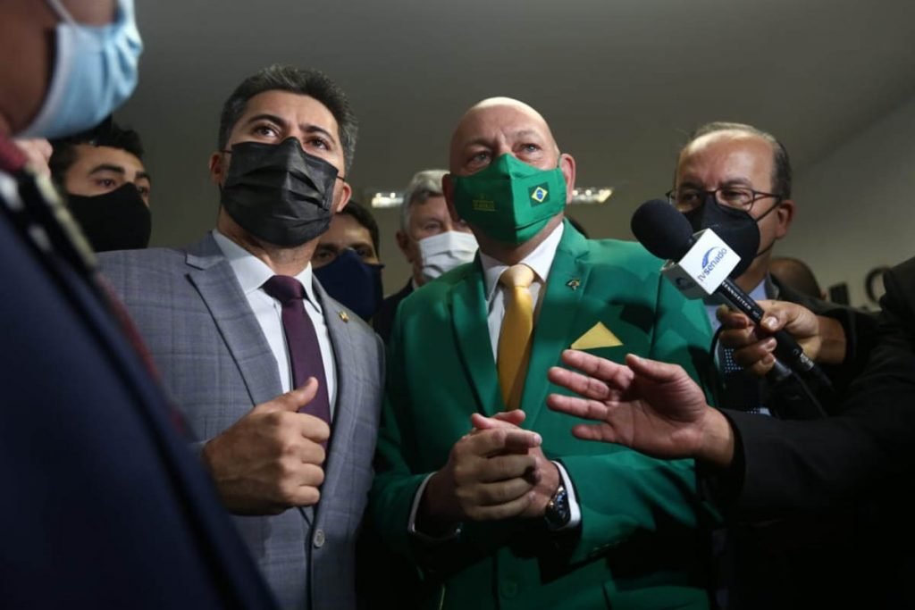 Luciano Hang chega ao Senado para depor