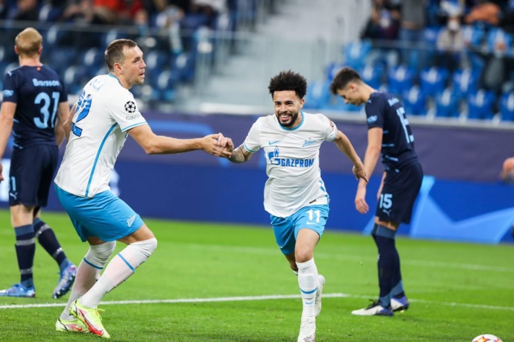 Zenit vence e cola no líder com assistências de Wendel e gol de