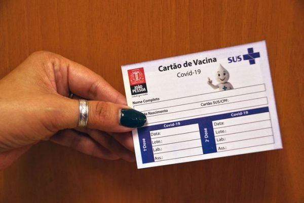 'Passaporte da vacina' é adotado para shows e partidas de futebol na Paraíba