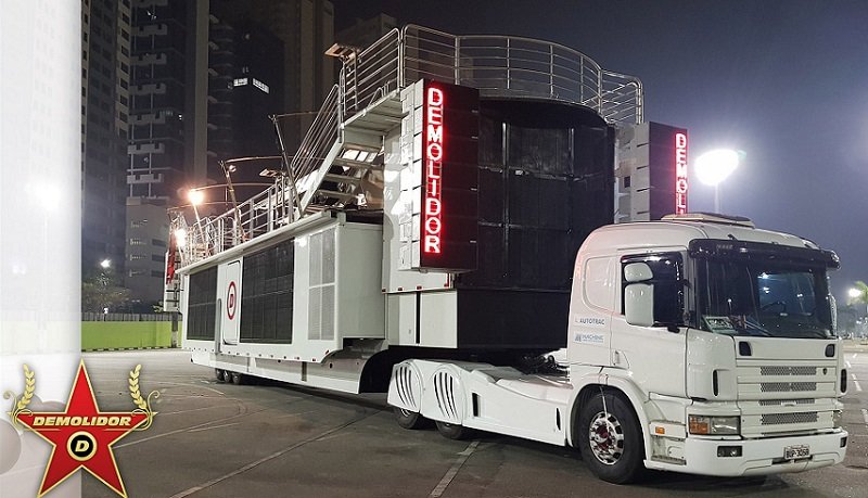 Trio elétrico Demolidor é muito utilizado por artistas no Brasil