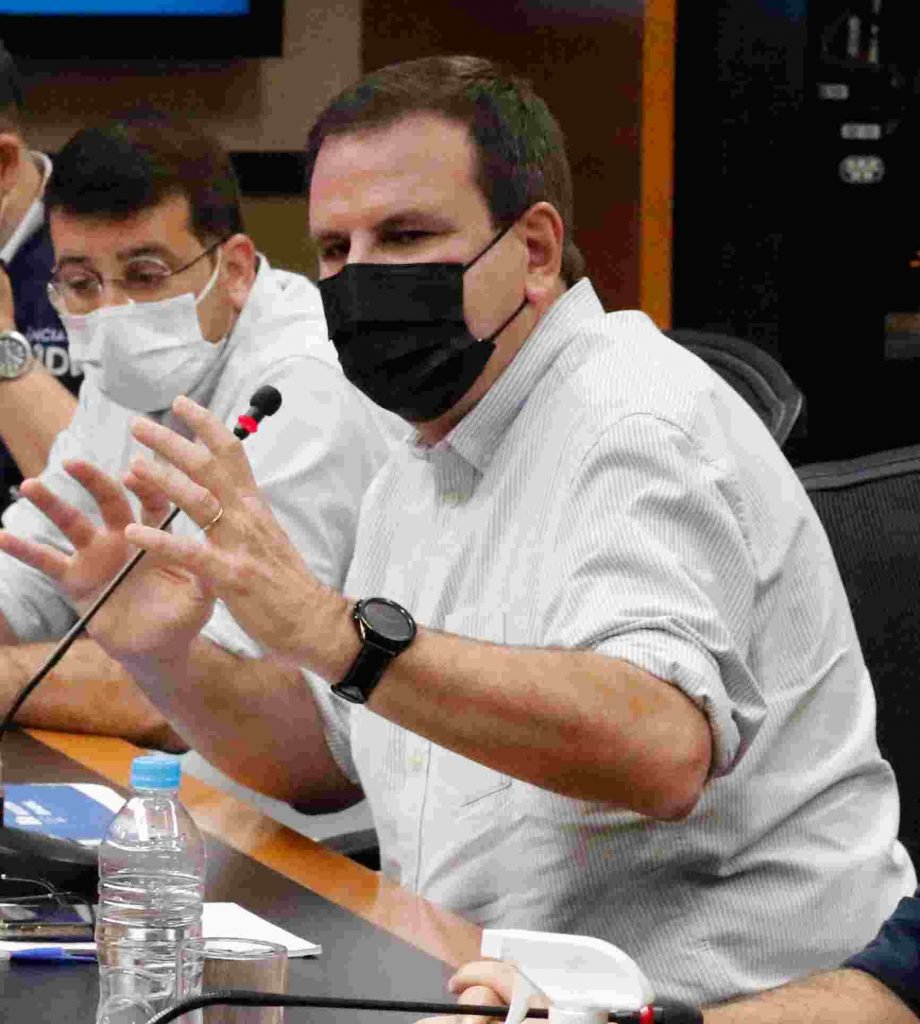 Prefeito Eduardo Paes durante divulgação de boletim epidemiológico