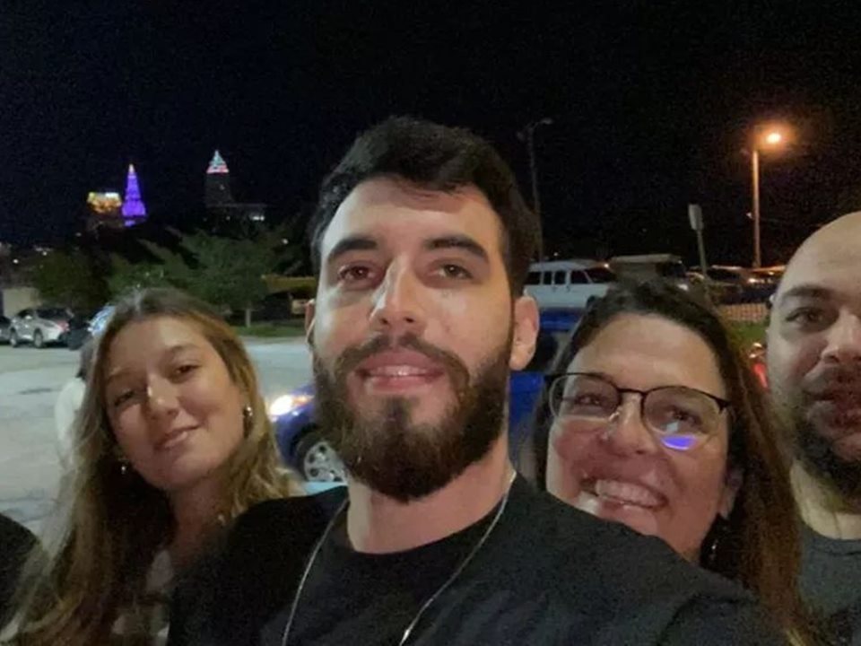 João Pedro Elisei Marchezani, de 23 anos, está há quase um mês internado em estado crítico após ter sido baleado na cabeça em Chicago, nos Estados Unidos.