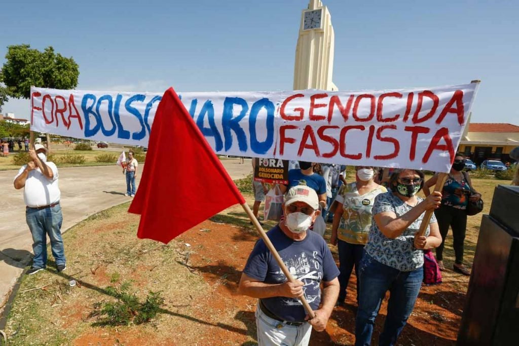 Protesto contra o governo Bolsonaro na Praça do Trabalhadores em Goiânia 1
