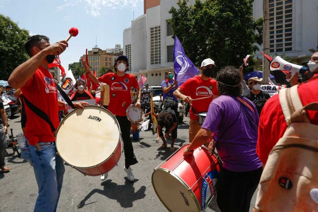 Protesto contra o governo Bolsonaro em Goiânia (GO) chega no Teatro Goiânia, na Avenida Tocantins 1