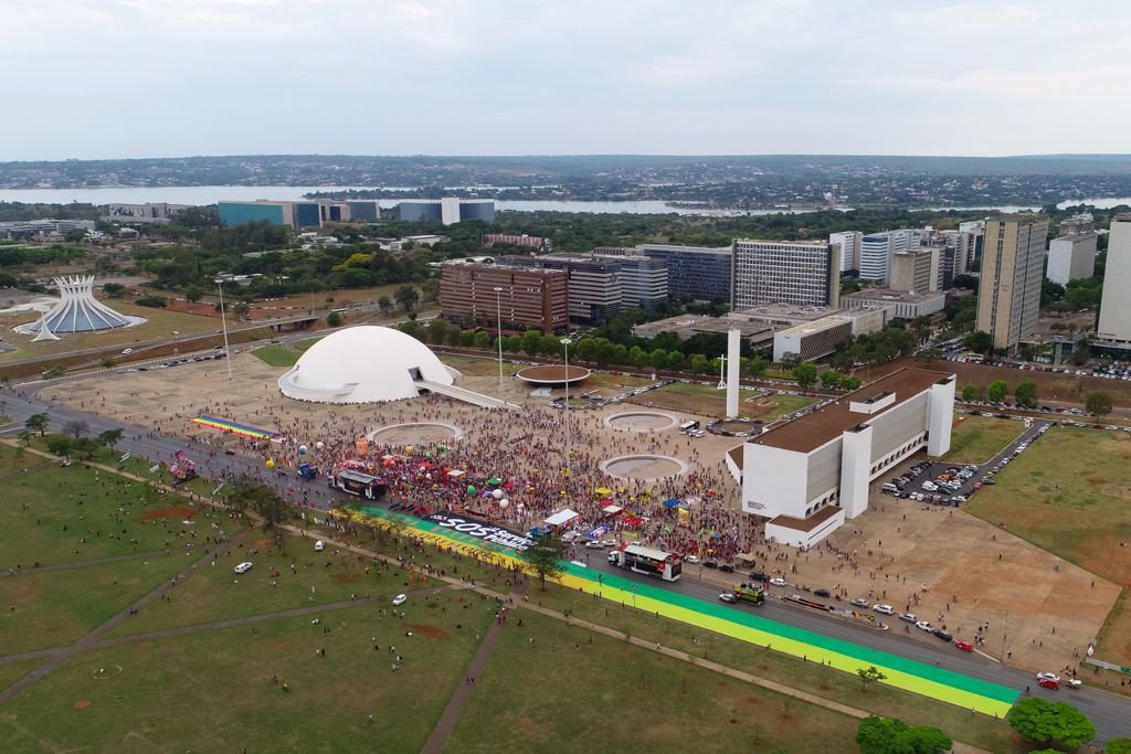 imagem aérea do protesto contra o governo bolsonaro no eixo monumemtal em brasilia 3
