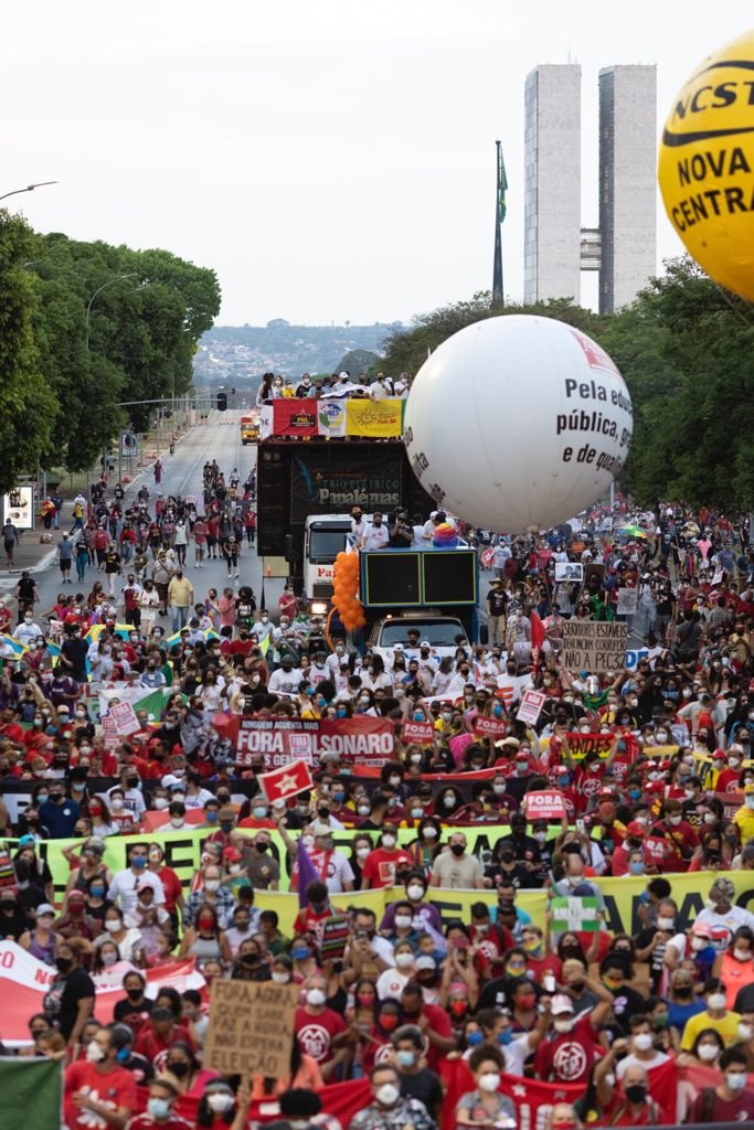 Ato contra o presidente Jair Bolsonaro, em Brasília, reúne centenas de manifestantes