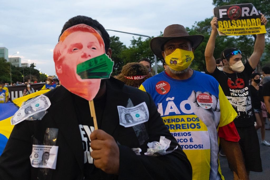 Ato contra o presidente Jair Bolsonaro, em Brasília, reúne centenas de manifestantes