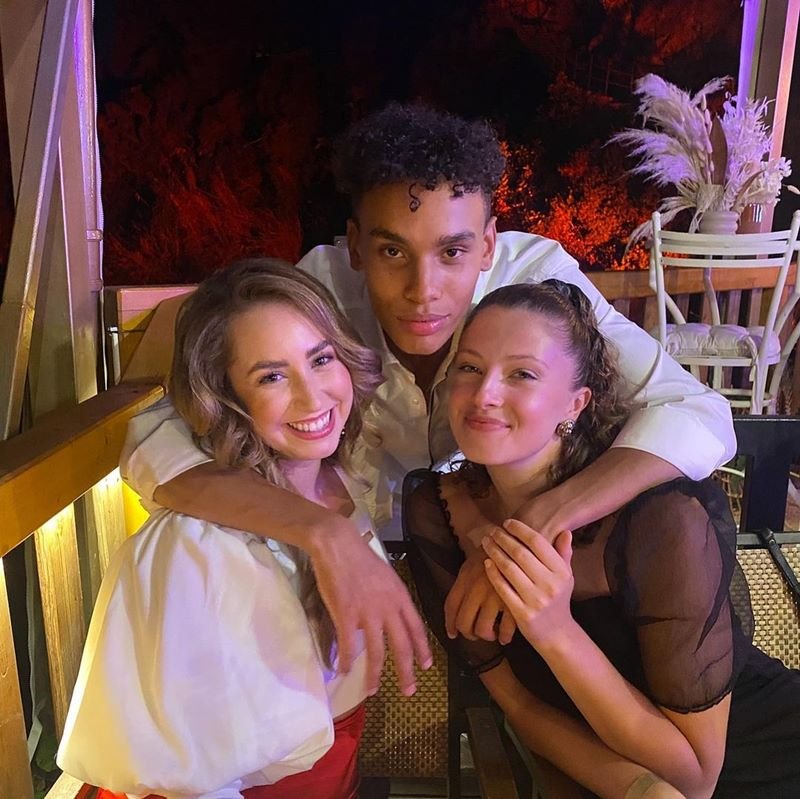 Os irmãos Jazmin Grace Grimaldi e Alexandre Coste