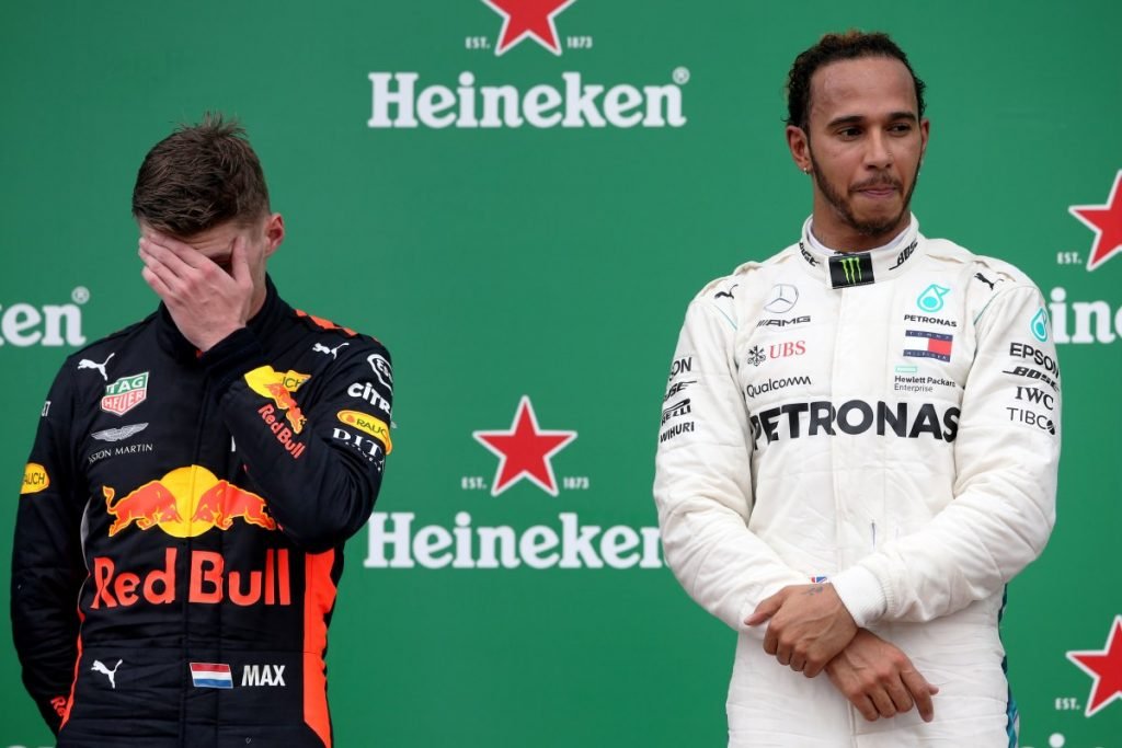 Lewis Hamilton e Max Verstappen