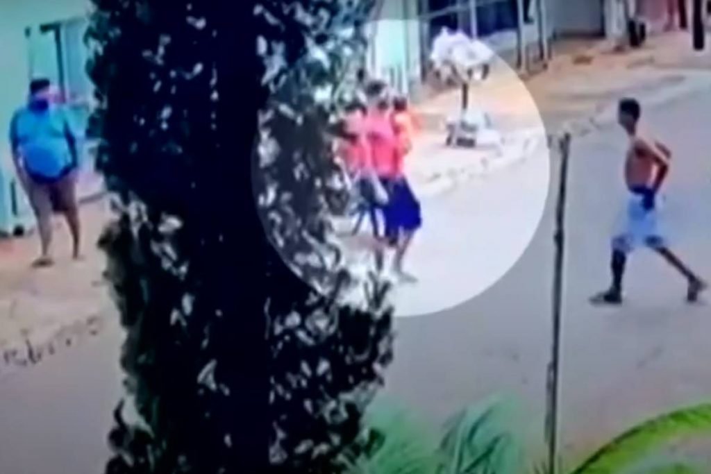 vizinhos arrombam casa incendiada para salvar bebês gêmeos deixados sozinhos pela mãe em goiânia